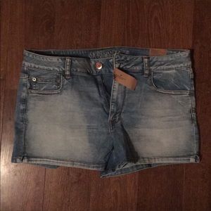 American Eagle 16 stretch shorts
